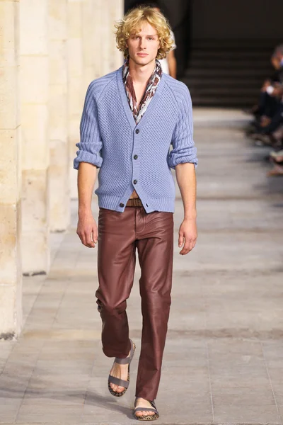 Look 15